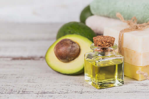 7 Benefits of Avocado Oil for Natural Hair: How to Make and Use It